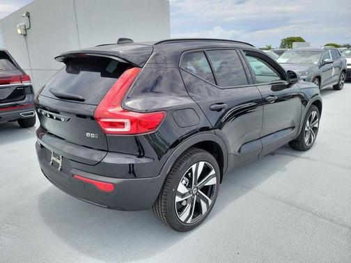 Onyx Black 2026 Volvo XC40 Plus, B5 AWD Gas (mild hybrid), Dark