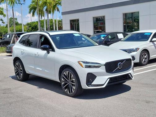Crystal White Metallic 2026 Volvo XC60 B5 Ultra