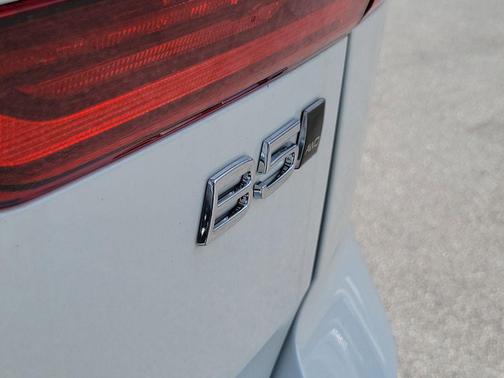 Crystal White Metallic 2026 Volvo XC60 B5 Ultra