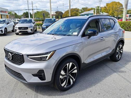2026 Volvo XC40 Ultra, B5 AWD Gas (mild hybrid), Dark