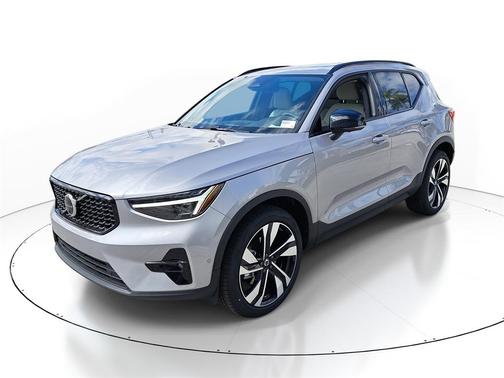 2026 Volvo XC40 Ultra, B5 AWD Gas (mild hybrid), Dark