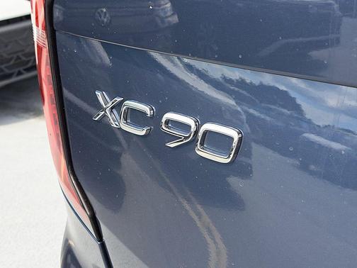 Denim Blue Metallic 2026 Volvo XC90 Ultra, B6 AWD Gas (mild hybrid), Gasoline, Bright, 7 Seats
