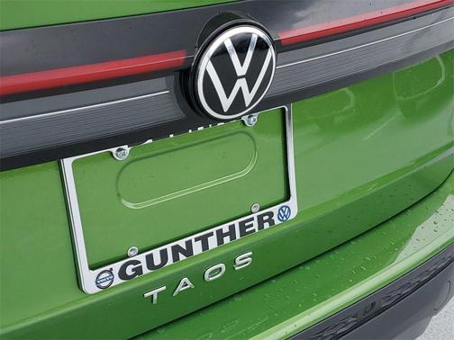 2025 Volkswagen Taos 1.5T SE Black