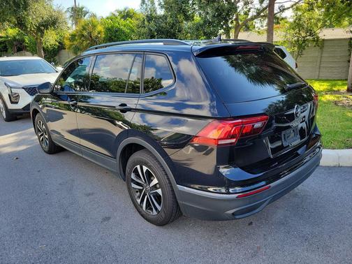 Deep Black 2024 Volkswagen Tiguan 2.0T S