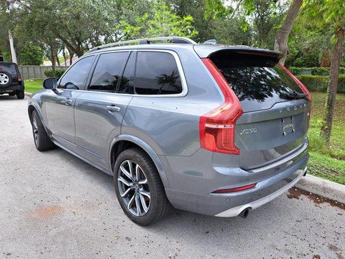 2019 Volvo XC90 T5 Momentum