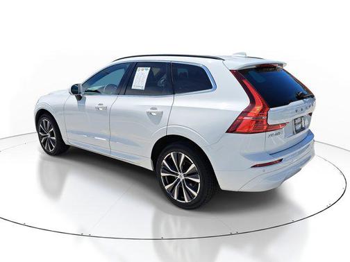 2022 Volvo XC60 B5 Momentum