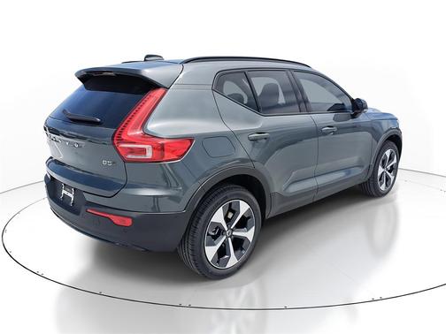 2026 Volvo XC40 B5 Plus