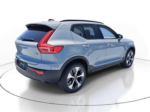 2026 Volvo XC40 B5 Plus