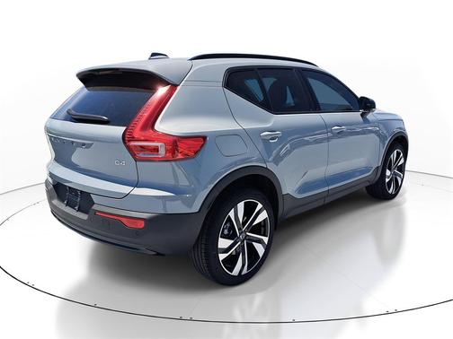 2026 Volvo XC40 B4 Plus
