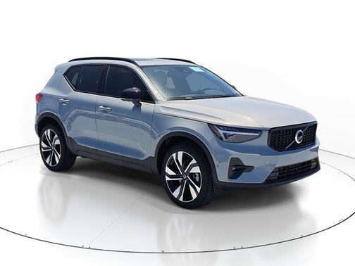2026 Volvo XC40 B4 Plus
