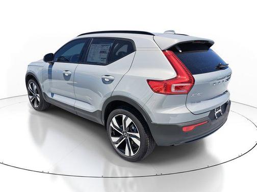 2026 Volvo XC40 B4 Plus