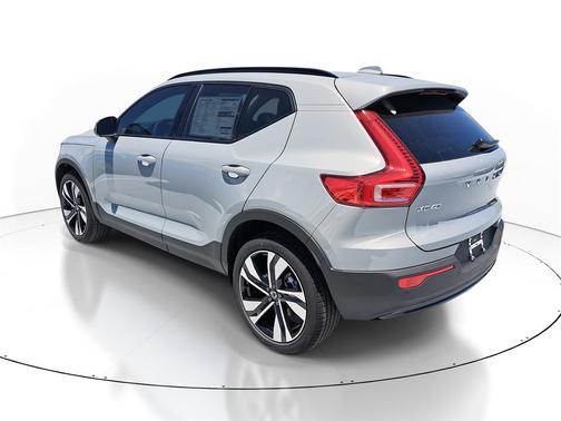 2026 Volvo XC40 B4 Plus