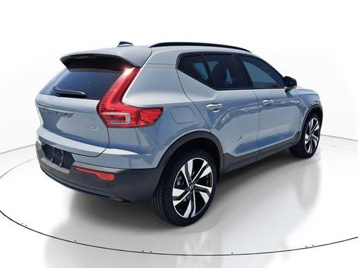 2026 Volvo XC40 B4 Plus