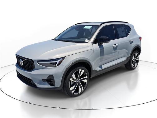 2026 Volvo XC40 B4 Plus