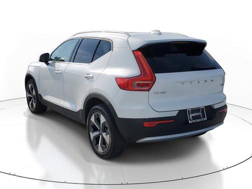 2023 Volvo XC40 B5 Ultimate Bright Theme