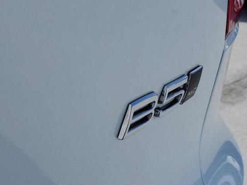 2023 Volvo XC40 B5 Ultimate Bright Theme