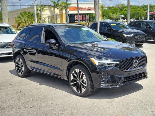 Onyx Black Metallic 2026 Volvo XC60 B5 Plus