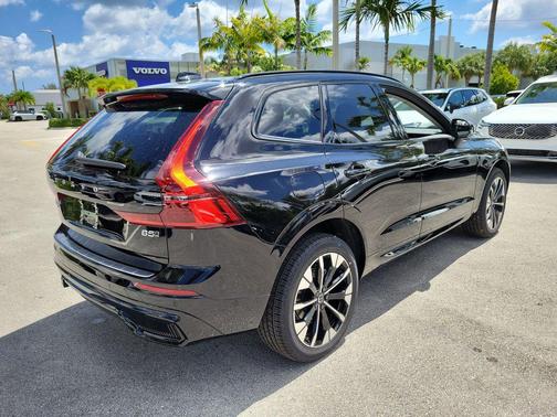 Onyx Black Metallic 2026 Volvo XC60 B5 Plus