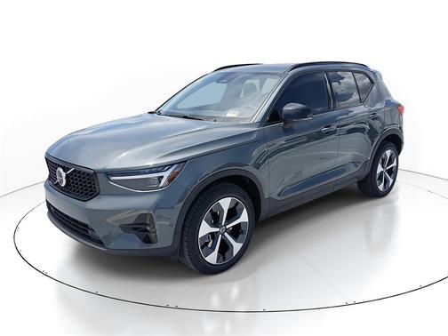 2026 Volvo XC40 B5 Plus