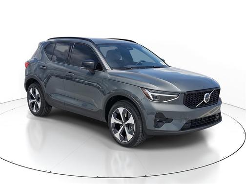 2026 Volvo XC40 B5 Plus