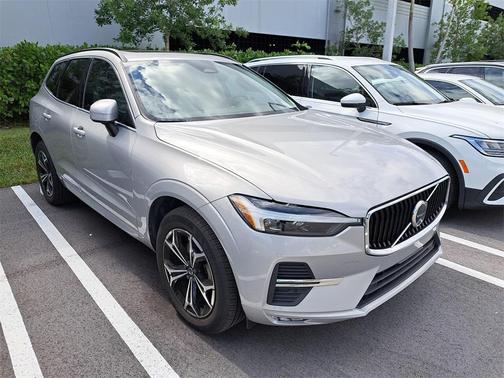 2022 Volvo XC60 B5 Momentum