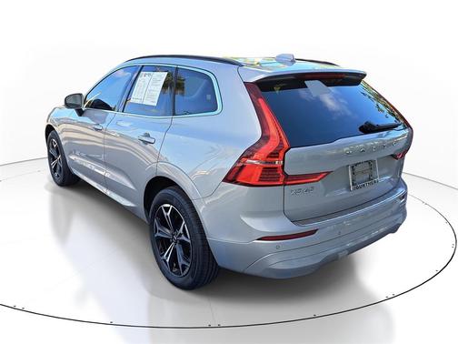 2022 Volvo XC60 B5 Momentum