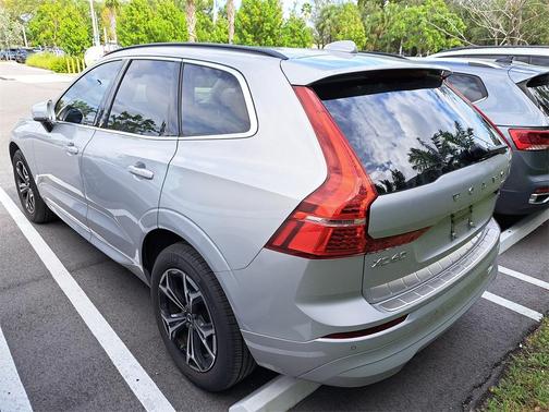 2022 Volvo XC60 B5 Momentum