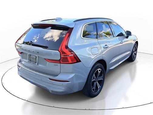 2022 Volvo XC60 B5 Momentum