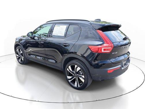 2023 Volvo XC40 B5 Plus Dark Theme