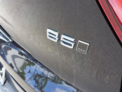 2023 Volvo XC40 B5 Plus Dark Theme