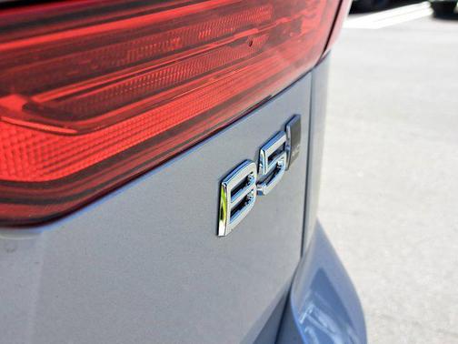 2025 Volvo XC60 B5 Core