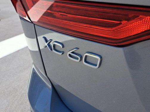2025 Volvo XC60 B5 Core