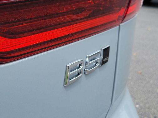 Vapour Grey Metallic 2026 Volvo XC60 B5 Core