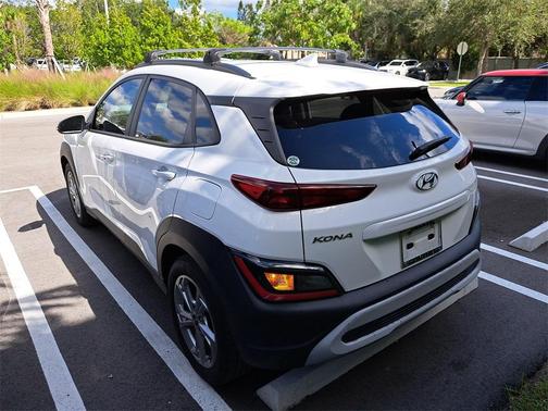 2022 Hyundai KONA SEL