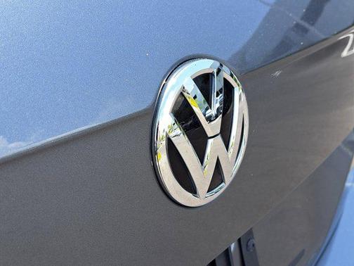 2021 Volkswagen Tiguan 2.0T SE R-Line Black