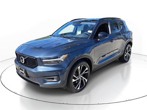 2022 Volvo XC40 T4 R-Design