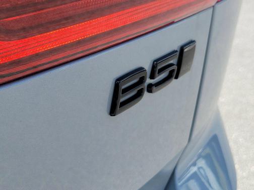 2026 Volvo XC60 B5 Ultra Black Edition