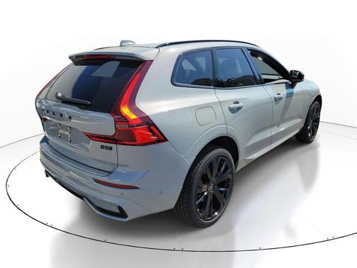 Vapour Grey Metallic 2026 Volvo XC60 B5 Ultra Black Edition