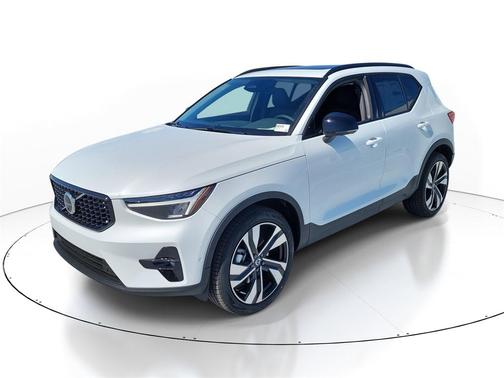 2026 Volvo XC40 Plus, B5 AWD Gas (mild hybrid), Dark