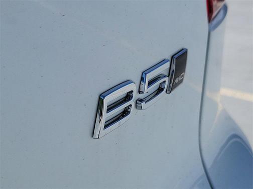 2026 Volvo XC40 Plus, B5 AWD Gas (mild hybrid), Dark