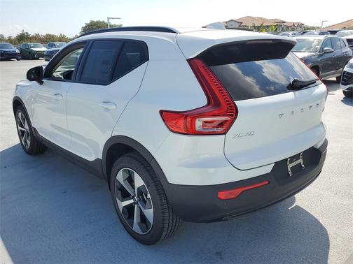 2026 Volvo XC40 Plus, B5 AWD Gas (mild hybrid), Dark