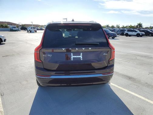 2025 Volvo XC90 B6 Core