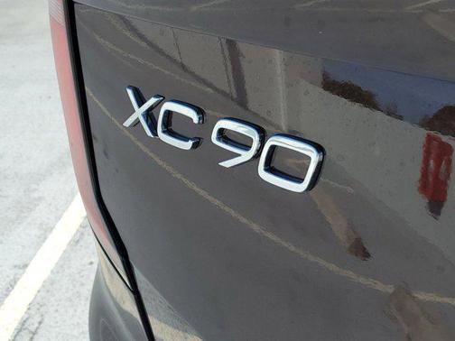 2025 Volvo XC90 B6 Core