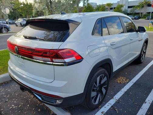 2024 Volkswagen Atlas Cross Sport 2.0T SE w/Technology