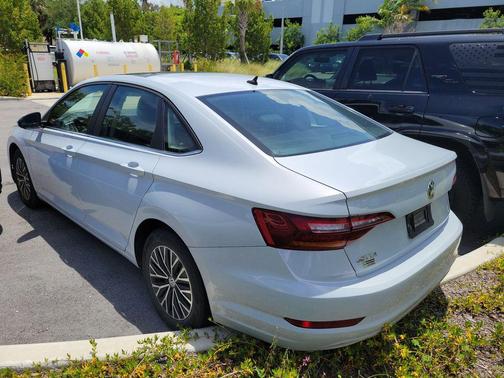 White Silver Metallic 2019 Volkswagen Jetta 1.4T SE