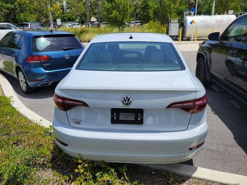 White Silver Metallic 2019 Volkswagen Jetta 1.4T SE