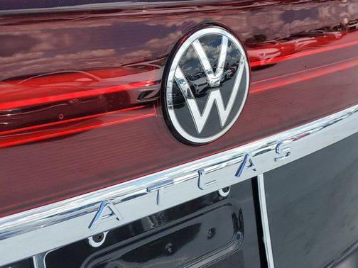 2025 Volkswagen Atlas Cross Sport 2.0T SE w/Technology