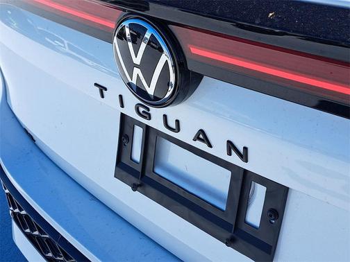 2025 Volkswagen Tiguan 2.0T SE R-Line Black