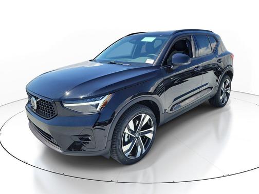 Onyx Black 2026 Volvo XC40 Ultra, B5 AWD Gas (mild hybrid), Dark