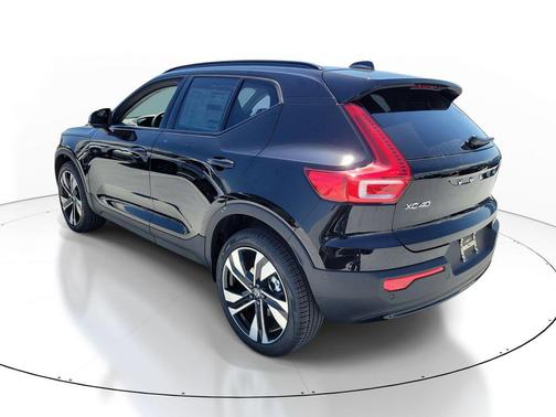 Onyx Black 2026 Volvo XC40 Ultra, B5 AWD Gas (mild hybrid), Dark
